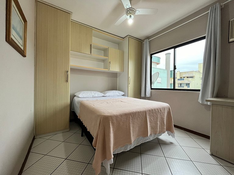 B070 - Apto 2 quartos para 6 pessoas em Bombinhas