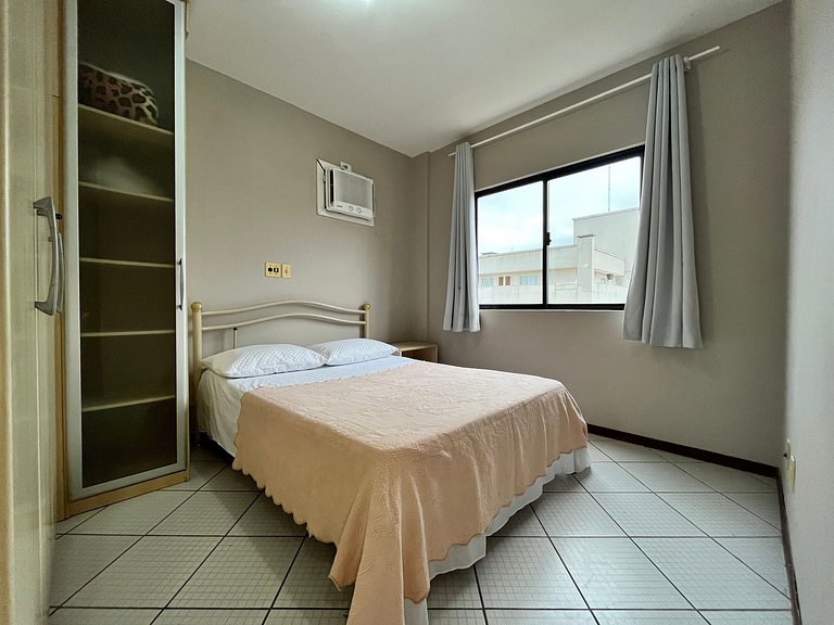 B070 - Apto 2 quartos para 6 pessoas em Bombinhas