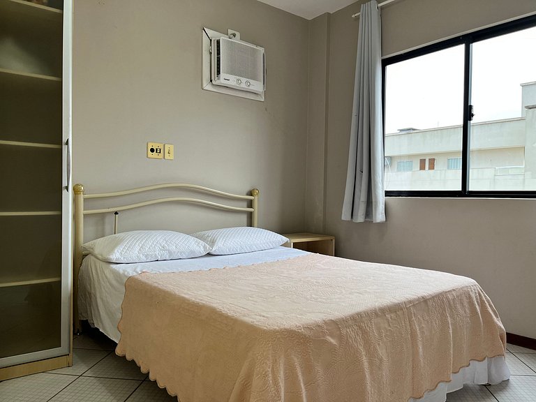 B070 - Apto 2 quartos para 6 pessoas em Bombinhas