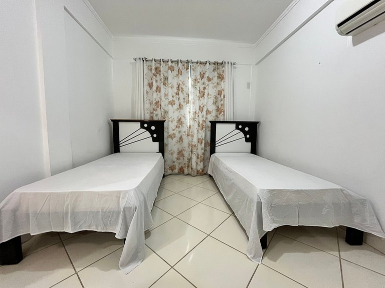 B163 - Apartamento em Bombas para até 5 pessoas
