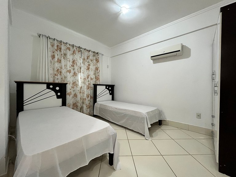 B163 - Apartamento em Bombas para até 5 pessoas