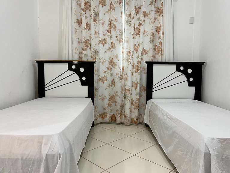 B163 - Apartamento em Bombas para até 5 pessoas