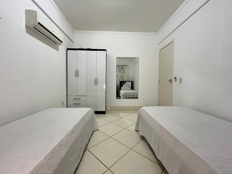 B163 - Apartamento em Bombas para até 5 pessoas