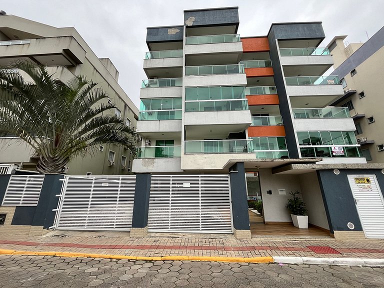 B163 - Apartamento em Bombas para até 5 pessoas