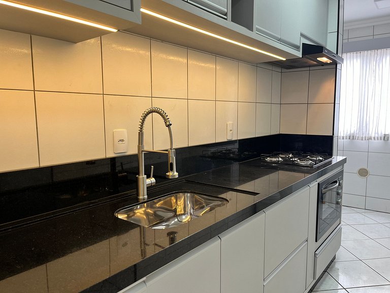 Cobertura 3 quartos para 8 pessoas, pertinho da praia !