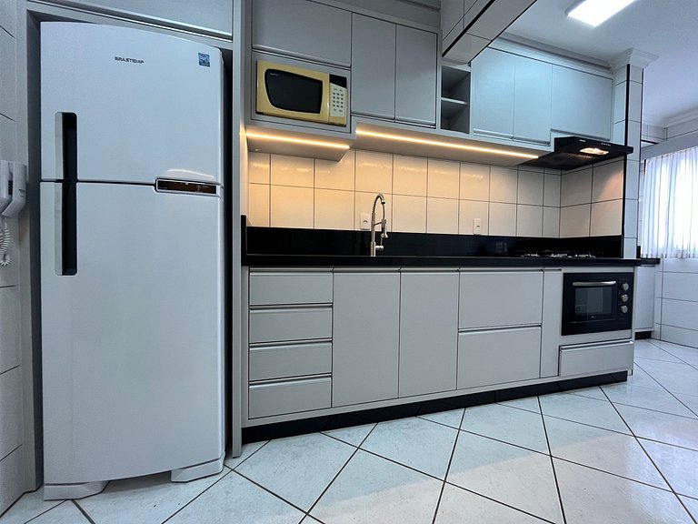 Cobertura 3 quartos para 8 pessoas, pertinho da praia !