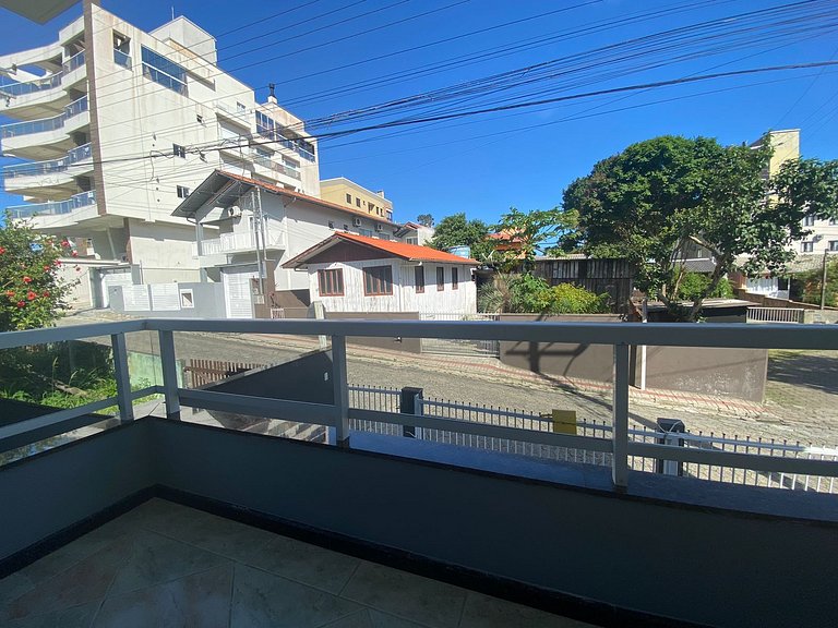 B149 - Ampla casa no centro de Bombinhas - SC