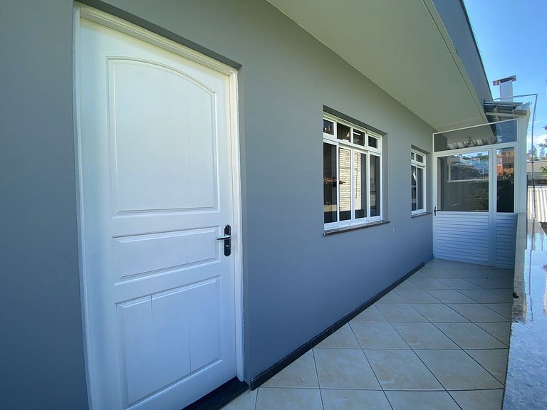 B149 - Ampla casa no centro de Bombinhas - SC