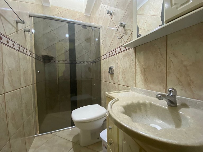 B149 - Ampla casa no centro de Bombinhas - SC