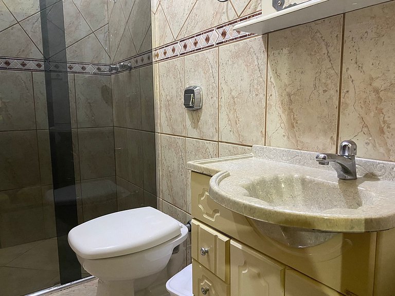 B149 - Ampla casa no centro de Bombinhas - SC