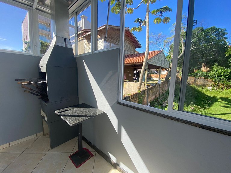 B149 - Ampla casa no centro de Bombinhas - SC