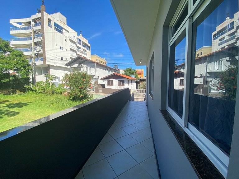 B149 - Ampla casa no centro de Bombinhas - SC