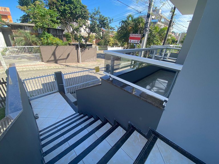 B149 - Ampla casa no centro de Bombinhas - SC