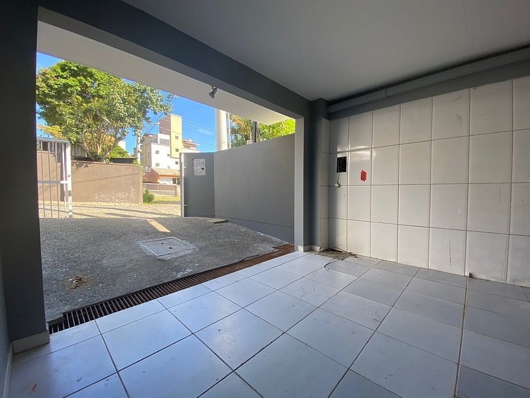 B149 - Ampla casa no centro de Bombinhas - SC