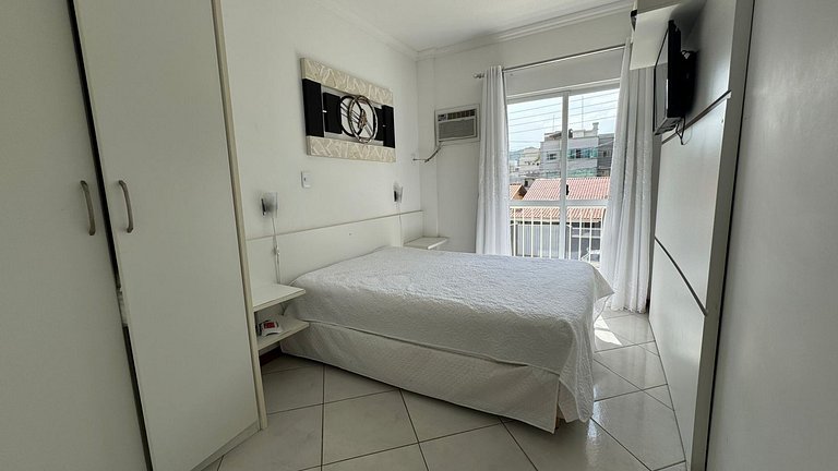 B935 - Apto 3 quartos para 07 pessoas em Bombinhas