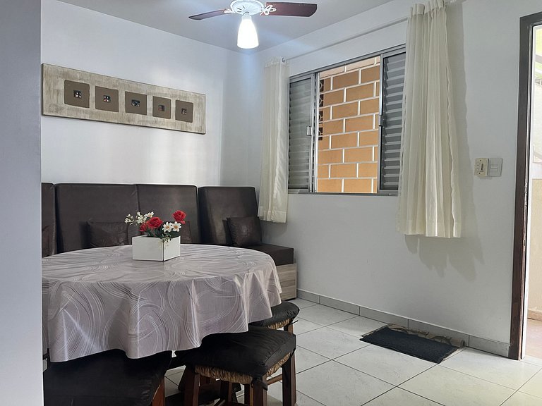 B208 - Apartamento de 2 quartos em Bombas, próximo ao mar -