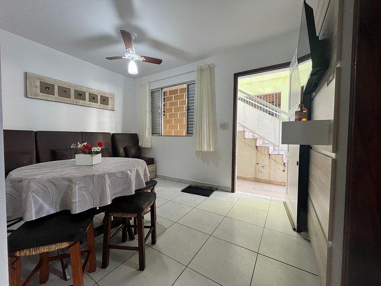 B208 - Apartamento de 2 quartos em Bombas, próximo ao mar -