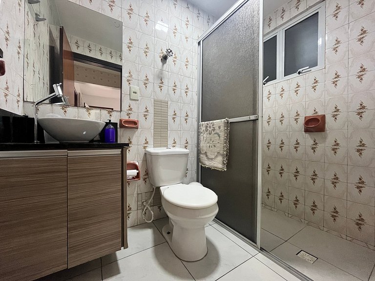 B208 - Apartamento de 2 quartos em Bombas, próximo ao mar -