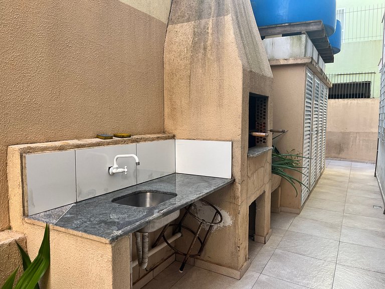 B208 - Apartamento de 2 quartos em Bombas, próximo ao mar -