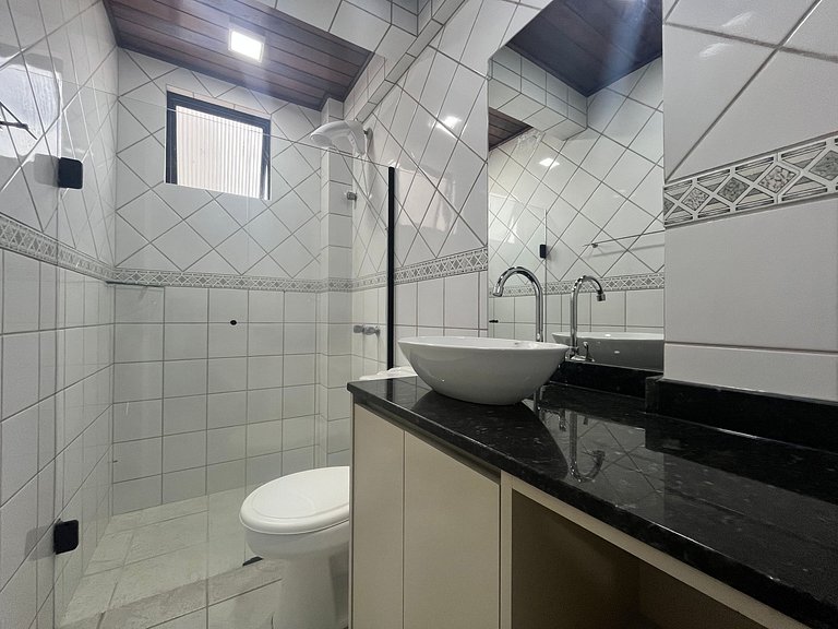 B078 - Apto sobre a Avenida de Bombas perto do mar