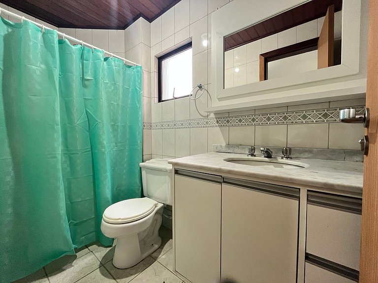 B481 Apto 3 quartos frente para avenida 8 pessoas