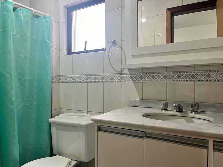 B481 Apto 3 quartos frente para avenida 8 pessoas