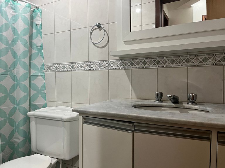 B481 Apto 3 quartos frente para avenida 8 pessoas