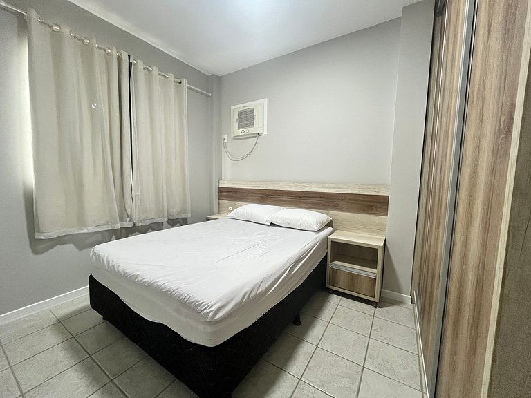 B078 - Apto sobre a Avenida de Bombas perto do mar