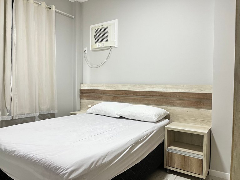 B078 - Apto sobre a Avenida de Bombas perto do mar