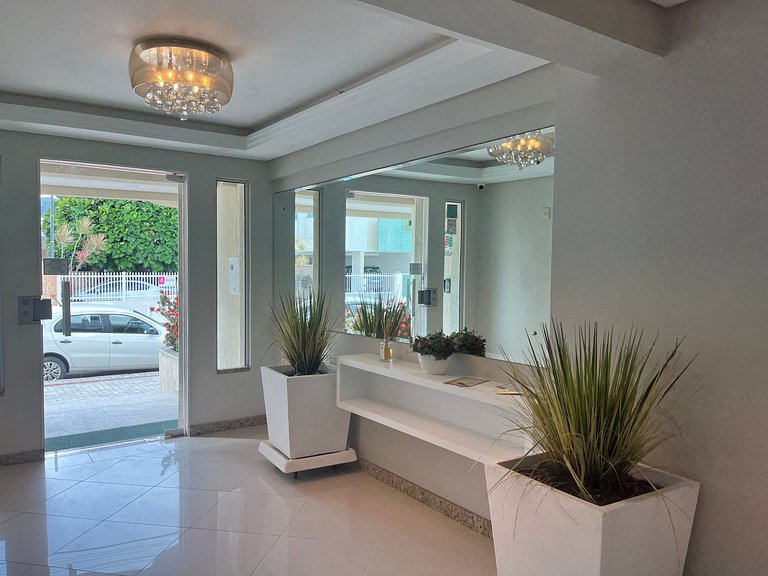 B254- Apto 3 quartos com 2 vagas de garagem Bombas