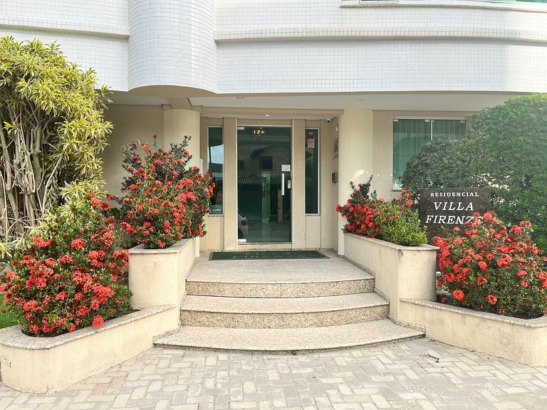 B254- Apto 3 quartos com 2 vagas de garagem Bombas