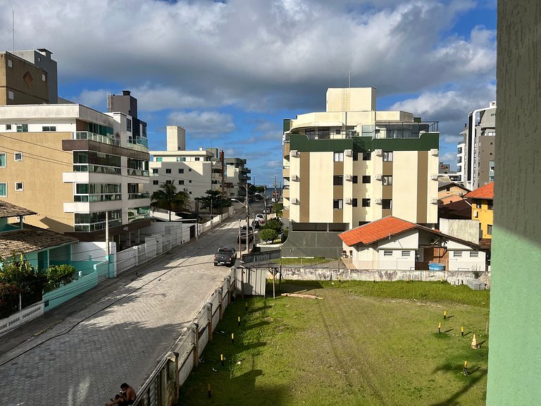 B254- Apto 3 quartos com 2 vagas de garagem Bombas