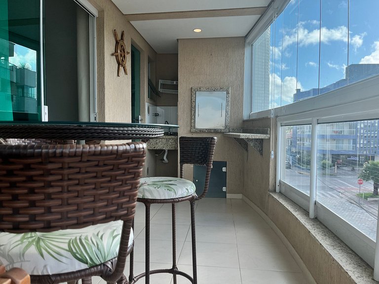 B254- Apto 3 quartos com 2 vagas de garagem Bombas