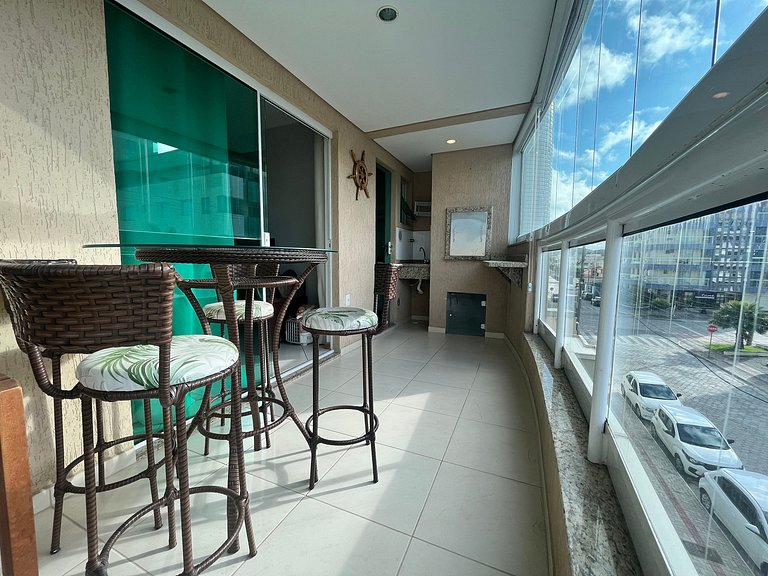 B254- Apto 3 quartos com 2 vagas de garagem Bombas