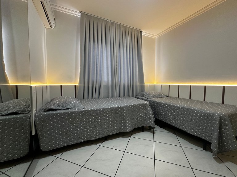 Cobertura 3 quartos para 8 pessoas, pertinho da praia !