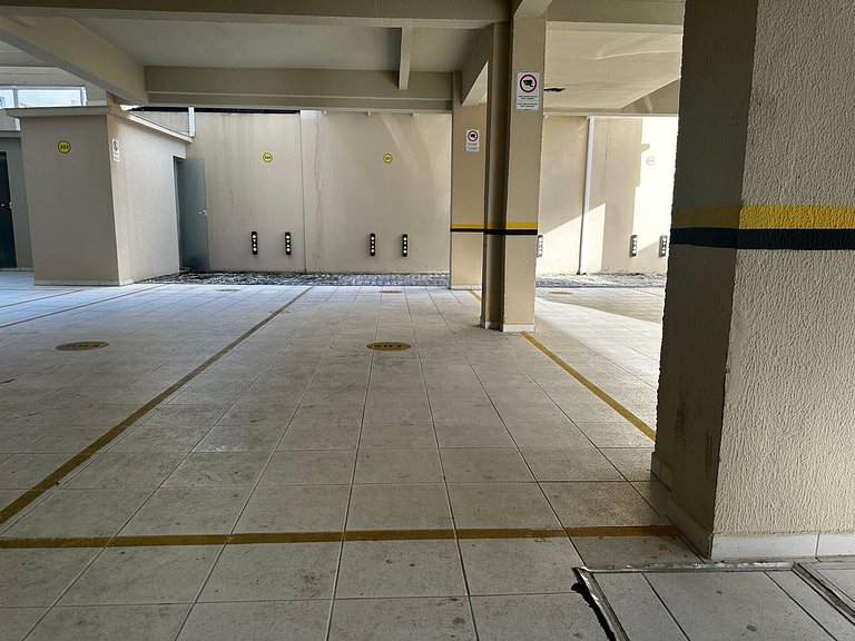 B254- Apto 3 quartos com 2 vagas de garagem Bombas