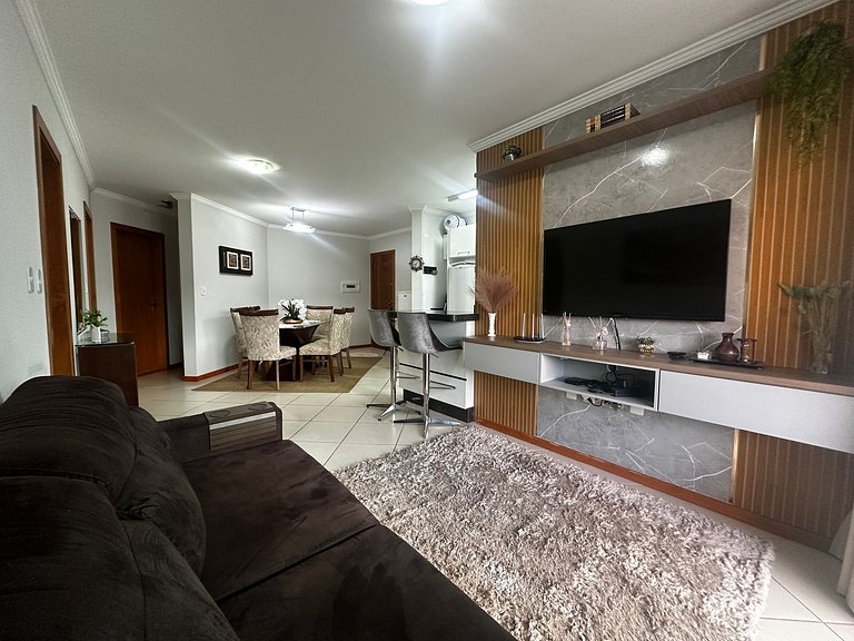 B254- Apto 3 quartos com 2 vagas de garagem Bombas