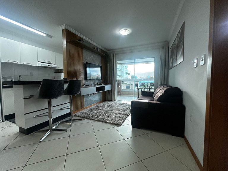 B254- Apto 3 quartos com 2 vagas de garagem Bombas