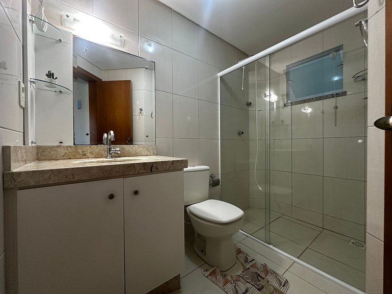 B254- Apto 3 quartos com 2 vagas de garagem Bombas