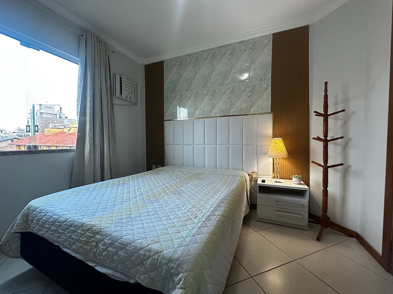 B254- Apto 3 quartos com 2 vagas de garagem Bombas