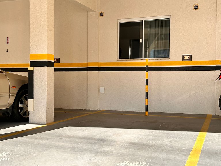 B275 - Apto 02 quartos em Bombas com churrasqueira