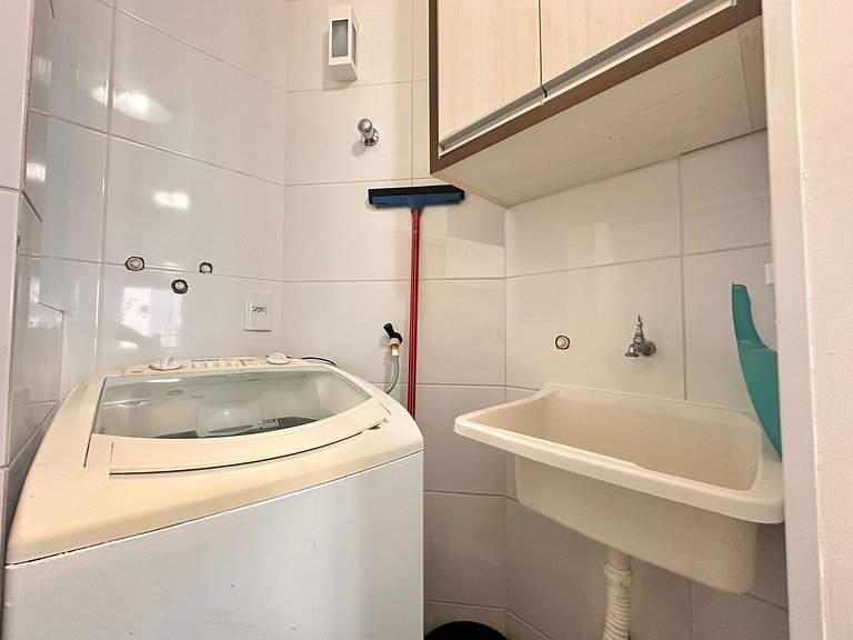 B275 - Apto 02 quartos em Bombas com churrasqueira