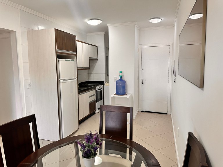 B275 - Apto 02 quartos em Bombas com churrasqueira