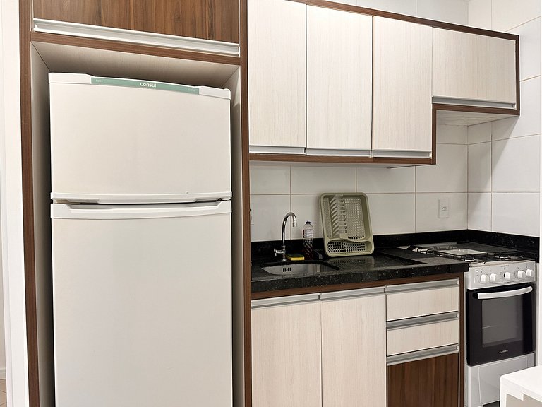 B275 - Apto 02 quartos em Bombas com churrasqueira