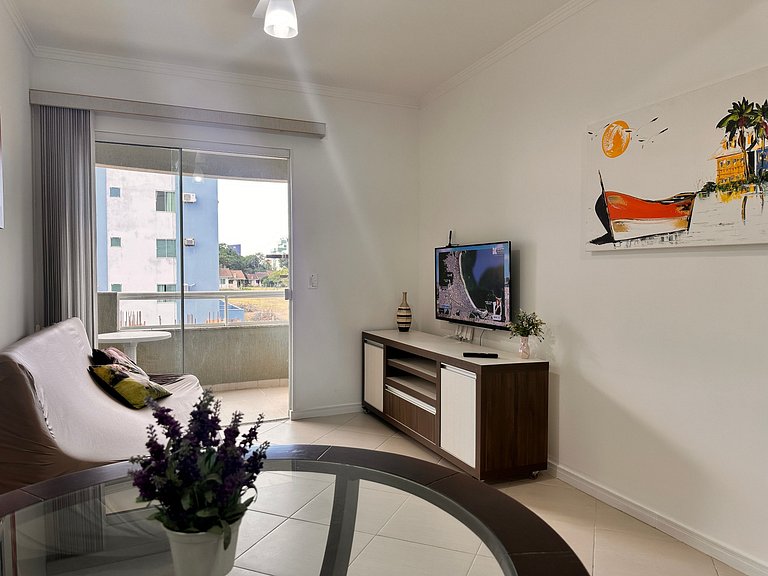 B275 - Apto 02 quartos em Bombas com churrasqueira