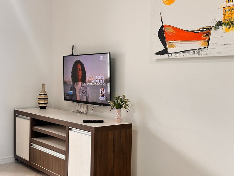 B275 - Apto 02 quartos em Bombas com churrasqueira