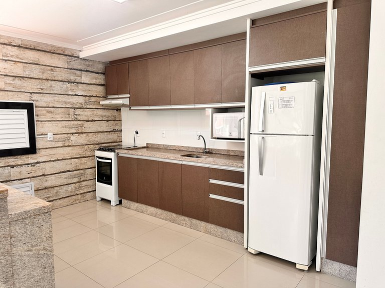 B100 - Apartamento para aluguel próximo à praia para até 8 p