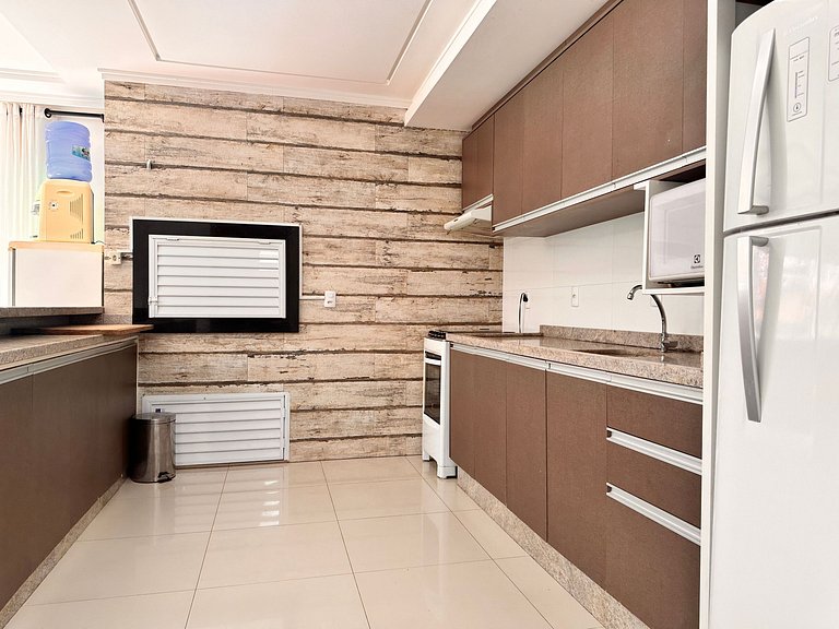 B100 - Apartamento para aluguel próximo à praia para até 8 p