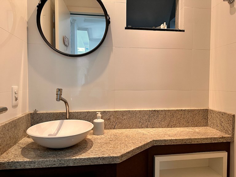 B100 - Apartamento para aluguel próximo à praia para até 8 p