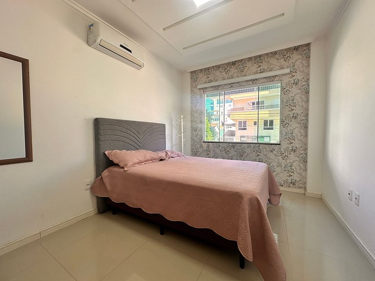 B100 - Apartamento para aluguel próximo à praia para até 8 p